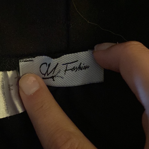 Women’s black leggings size medium - Picture 4 of 4